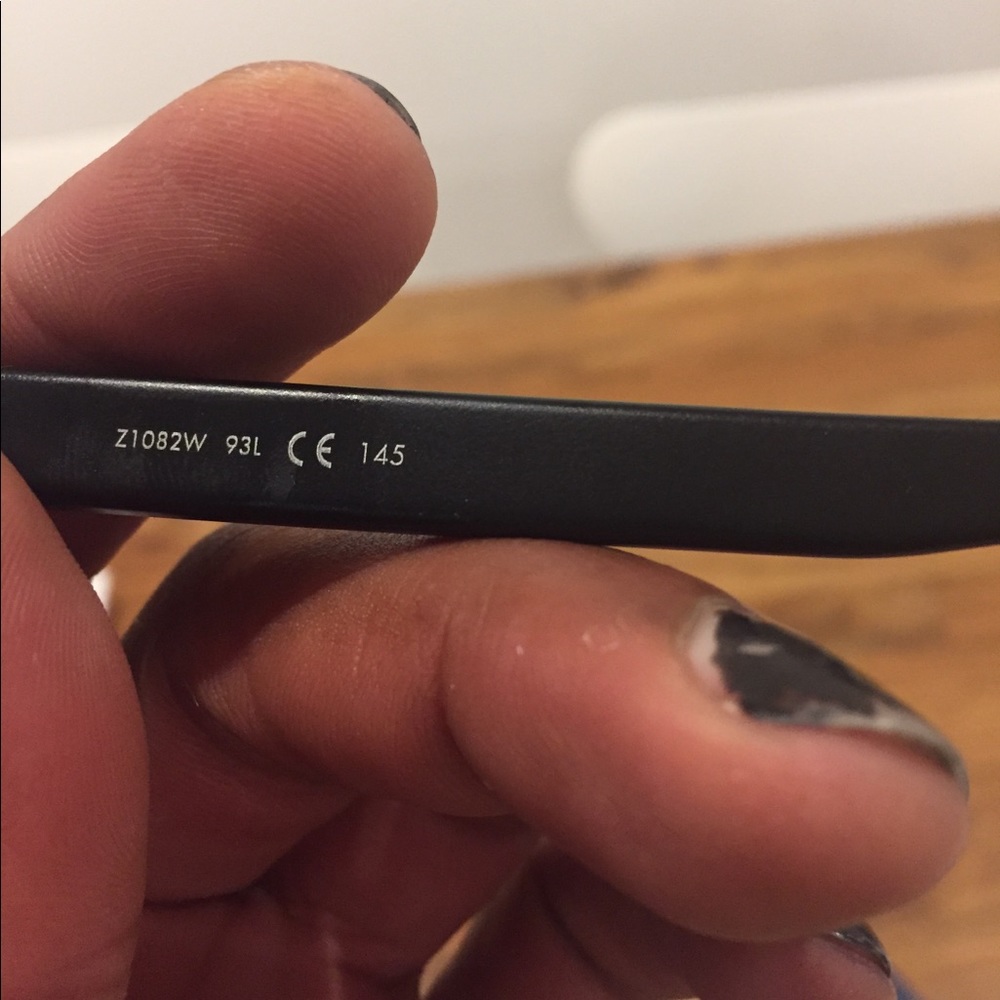 Like New Authentic Louis Vuitton Sunglasses - Picture 4 of 7